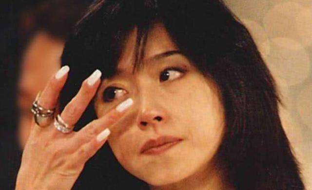 梅艳芳病重7次去日本见他,明菜为了他想不开,他却和别人结了婚_梅姑