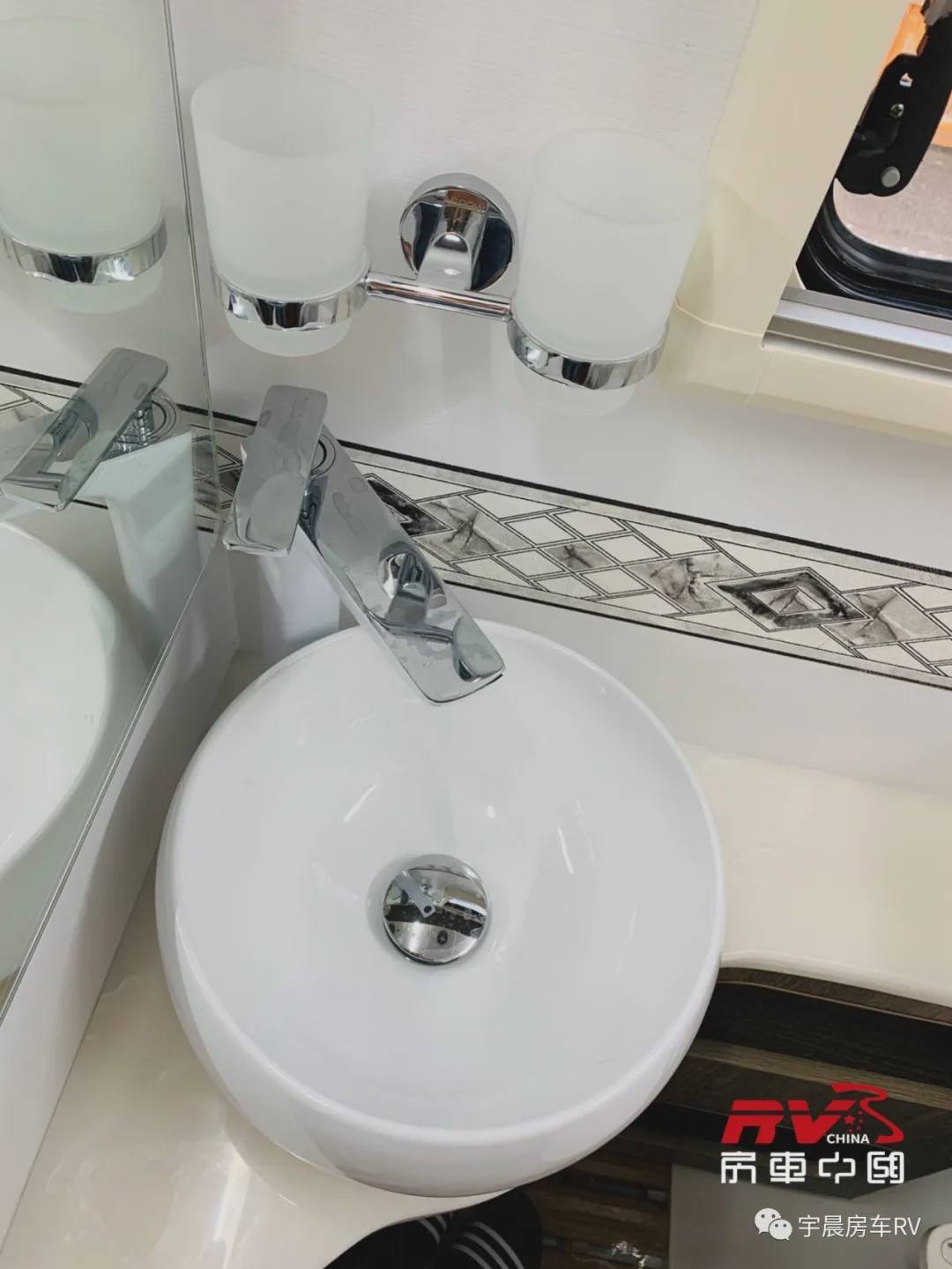 摆摊了戴德房车e途max+让40℃的户外不中暑