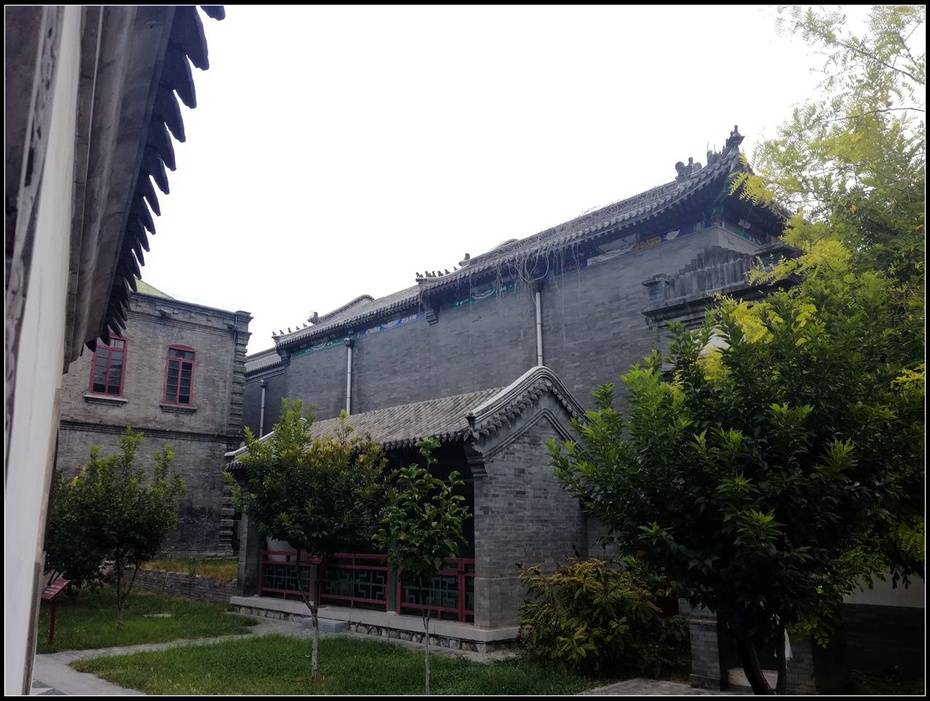 忠烈祠碑群的部分古碑东跨院南侧,靠近寒绿轩处也有一座碑廊,共六间