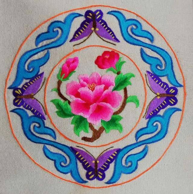 时代记忆一双巧手演绎云朵上的斑斓线迹羌绣传承人陈云珍