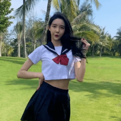 艾比穿旗袍海边拍照意外带火身边姐妹颜值一个比一个高