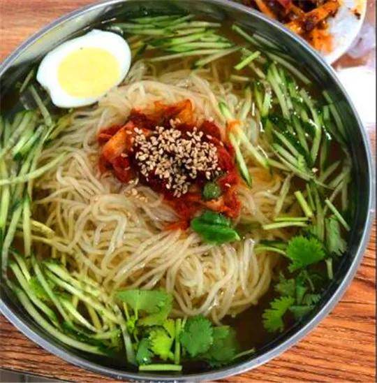 原创吃遍大连丨炎夏未到,冷面已至,呼噜噜吃下一大碗,够爽