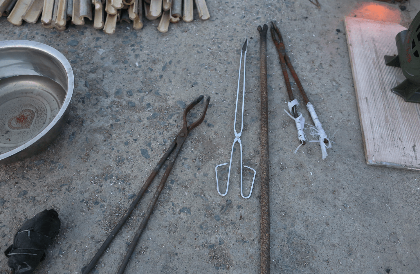 古老传承打铁花技艺首现长春 1700度铁水空中绽放火树银花