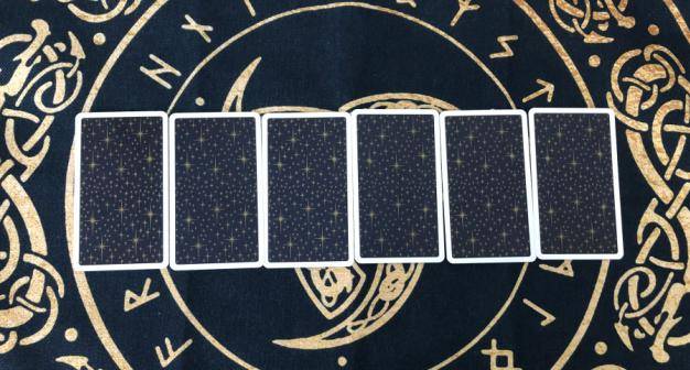 圣杯侍从逆位和权杖五和星币八和权杖六老师觉得你的他好像对什么事情