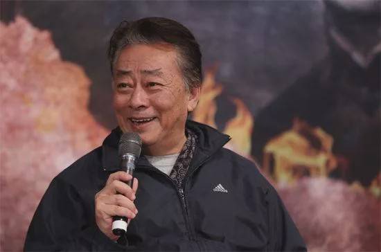 算得上是老戏骨了,塑造了很多经典的形象,比如电影《日出》里的方达生