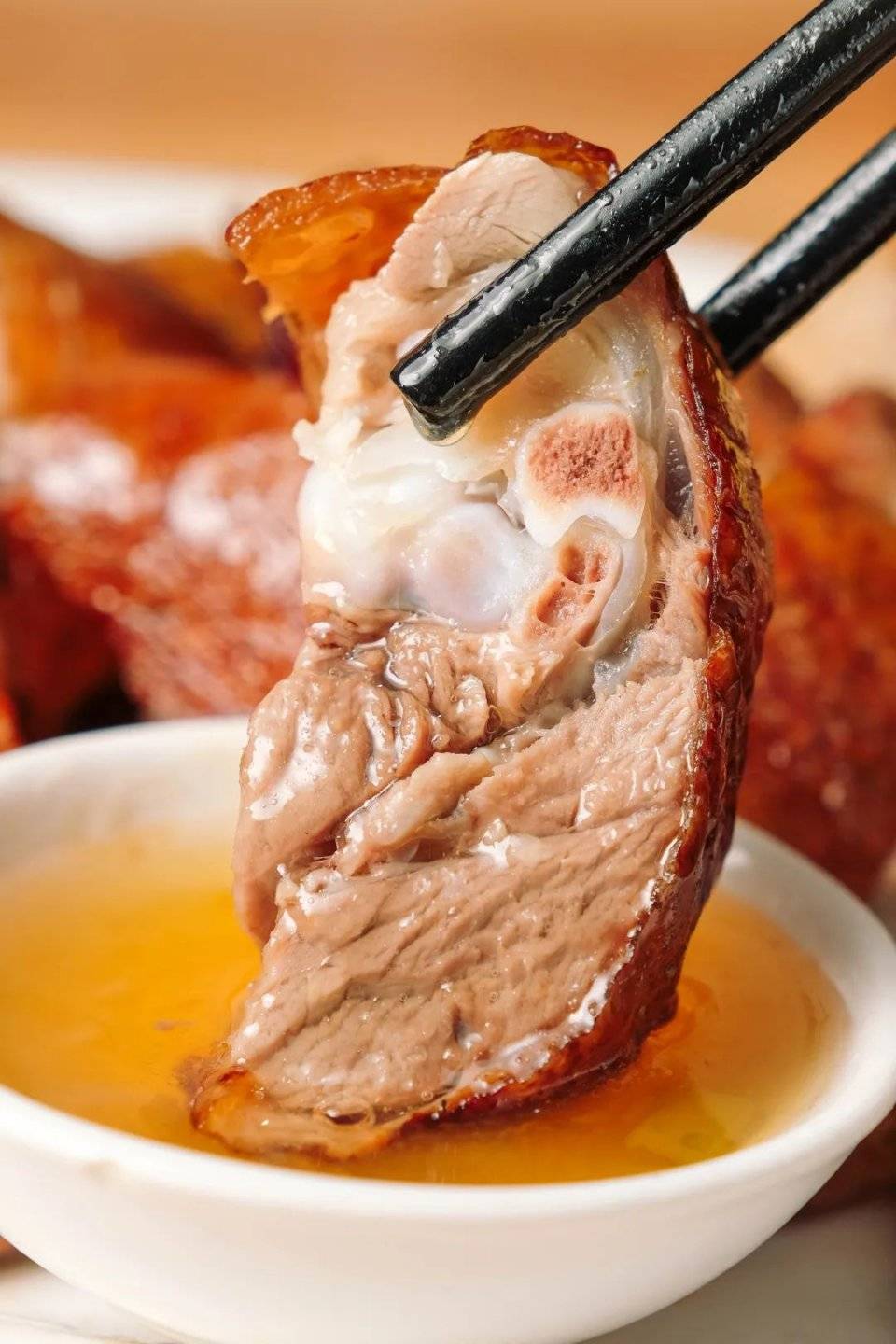 凭1只飙汁烧鹅,火了24年的广州老字号,终于被逼着开到佛山