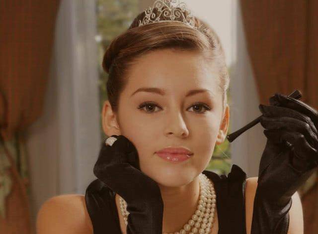 她17岁就追随萨达姆,被称为最美情人,被很多人追求却一律拒绝_哈泽尔