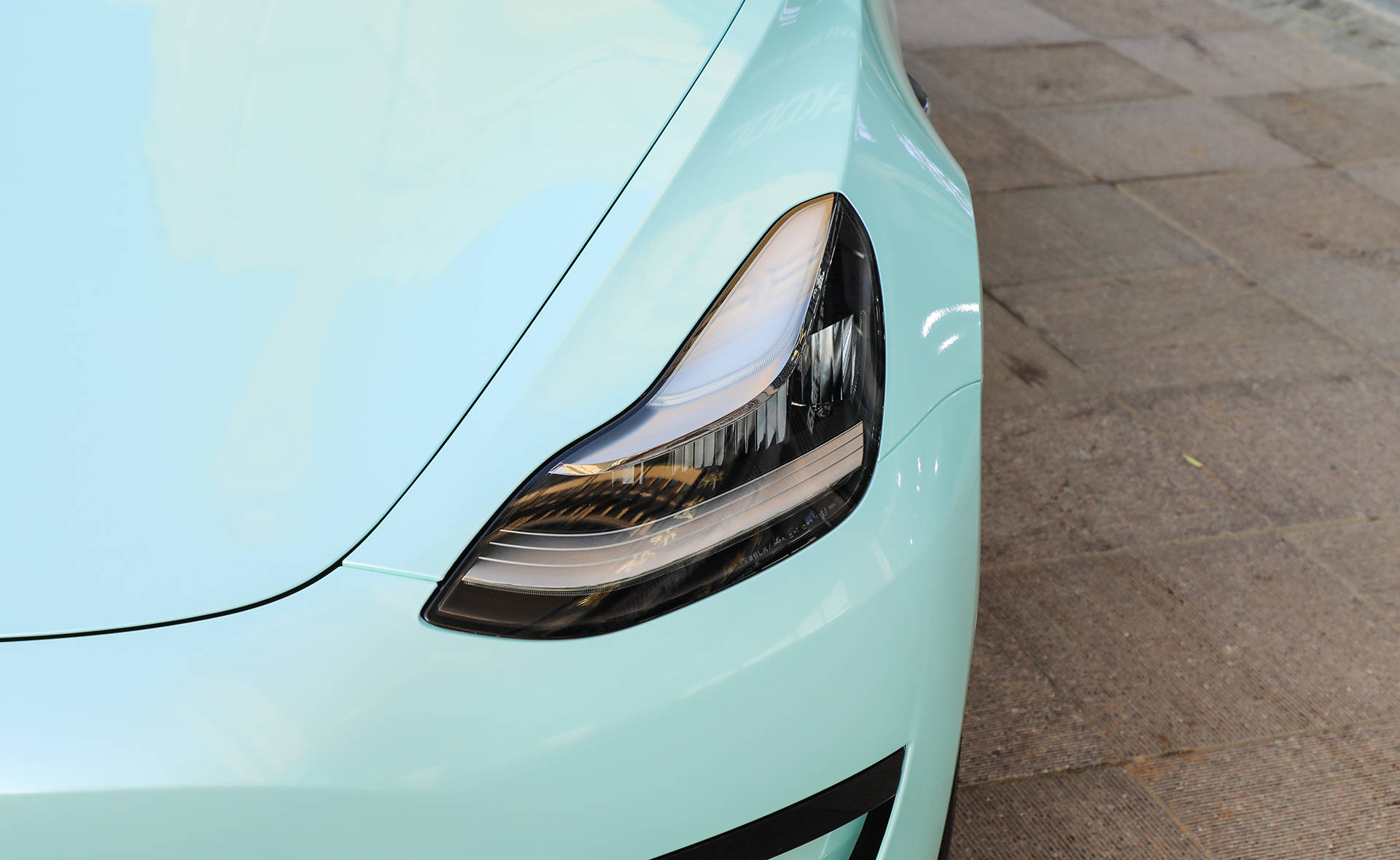 特斯拉model3前卫的外观超级适合改色能驾驭各种颜色
