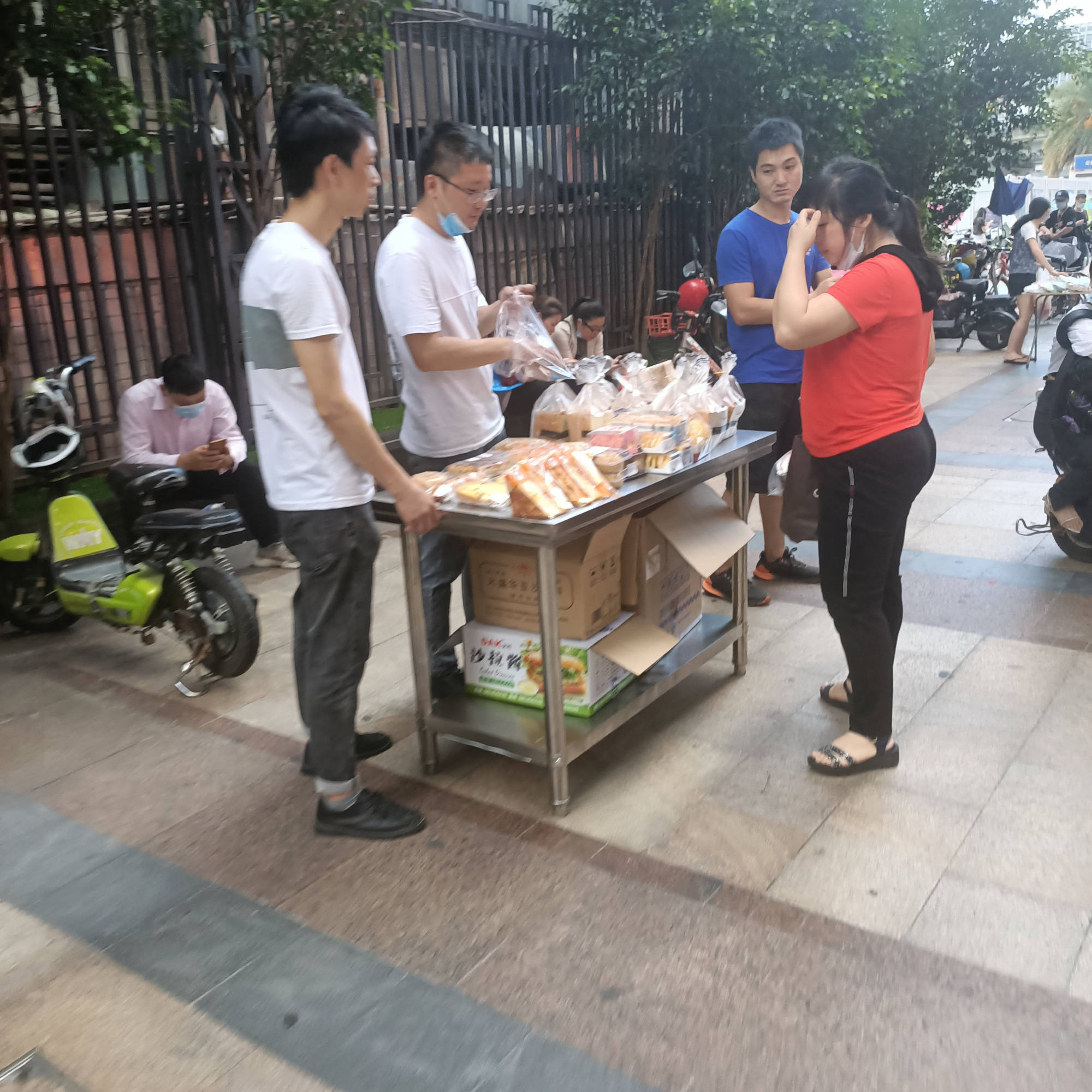 深圳坂田又有新地方可以摆地摊了,就是离家太远不过真的太热闹了