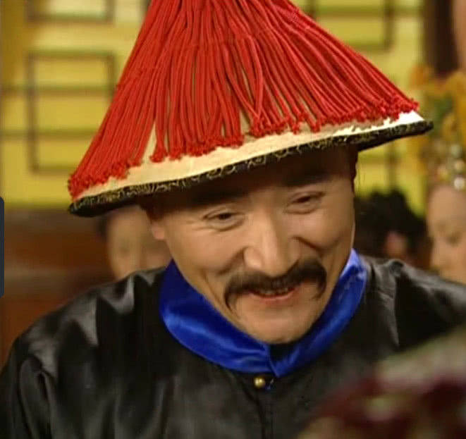 他演过《还珠格格》,也曾出现在《仙剑一》,如今是熟知的配角
