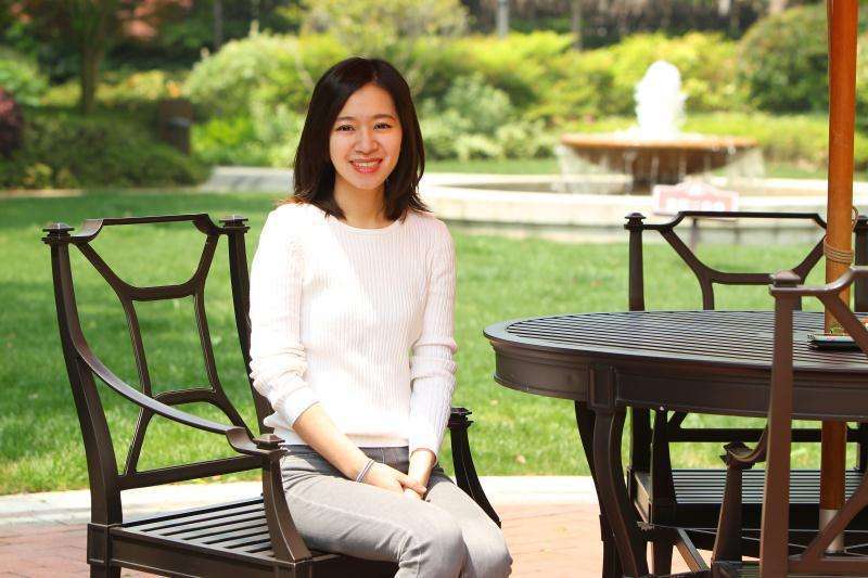 鲁伊莎舞台剧导演:现实和浪漫的虚构理想主义