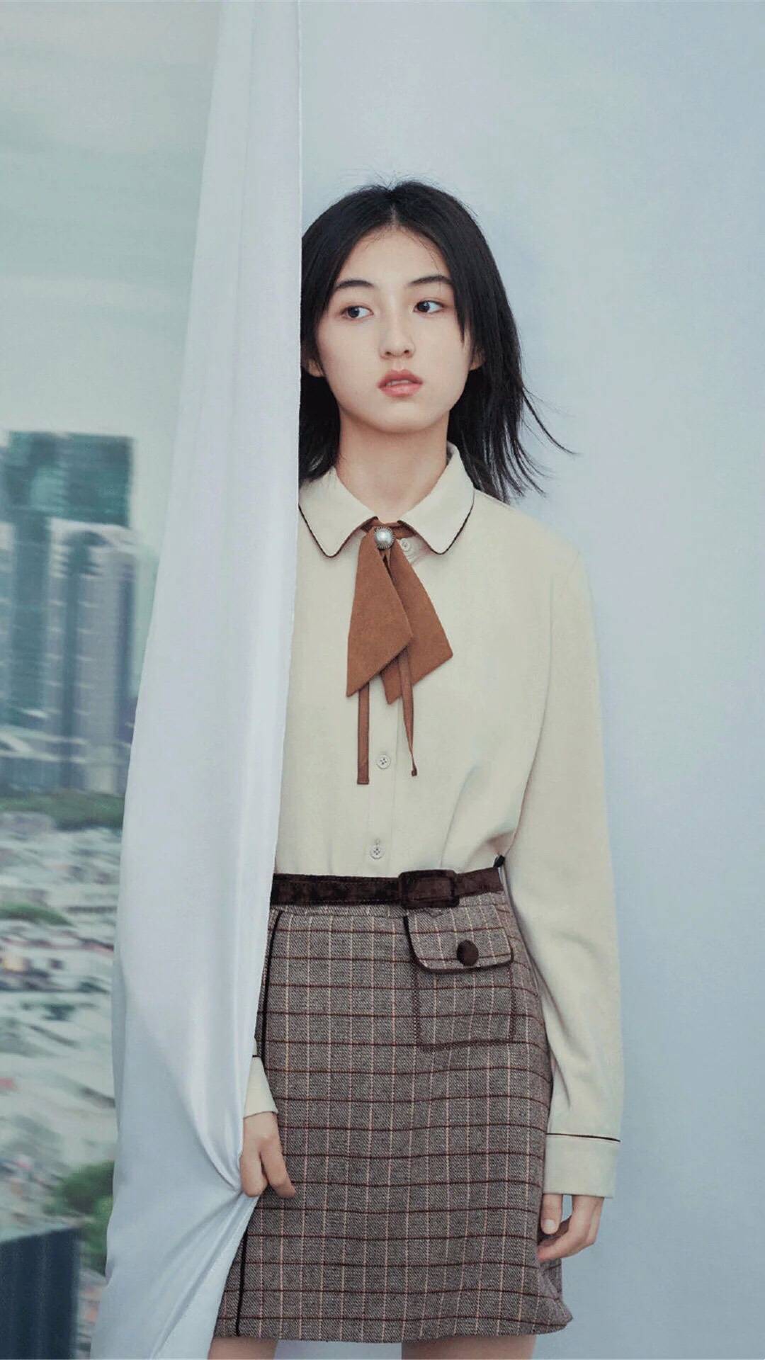 原创00后小花旦张子枫是怎么慢慢变时髦的这两处改变很明显