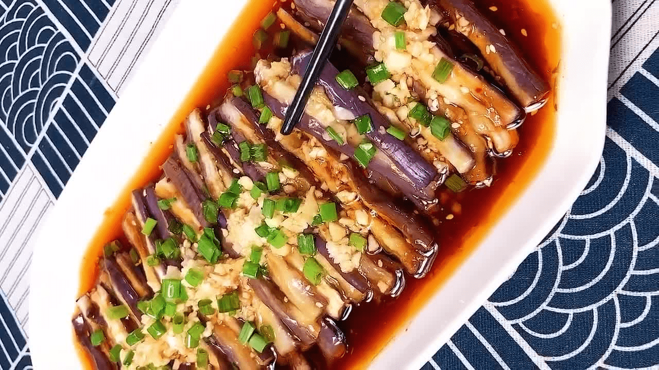 原创茄子怎么做好吃饭店厨师来教你蒜香扑鼻软烂入味营养丰富