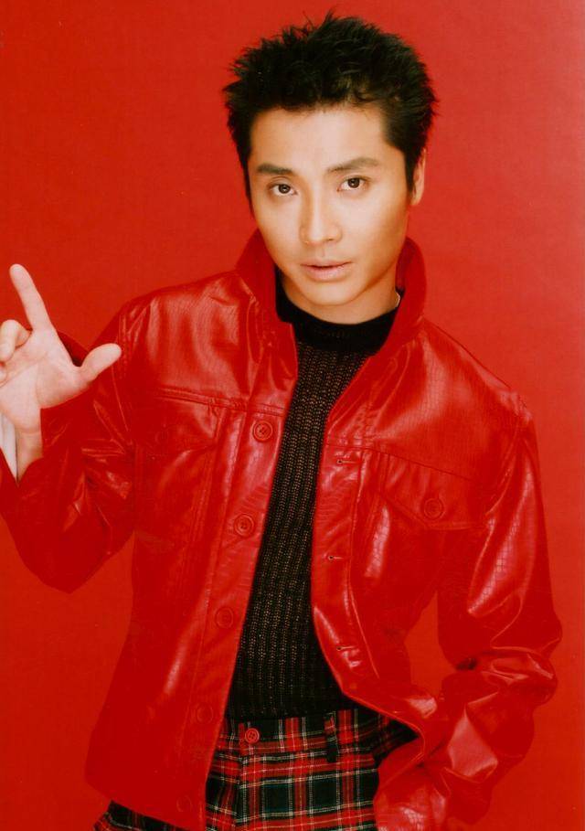 细数大陆歌坛:靠一首歌走红的男歌星,风光背后有艰辛(中)