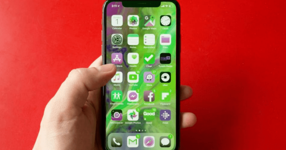 iphone出现灵异事件解锁后屏幕发出绿光