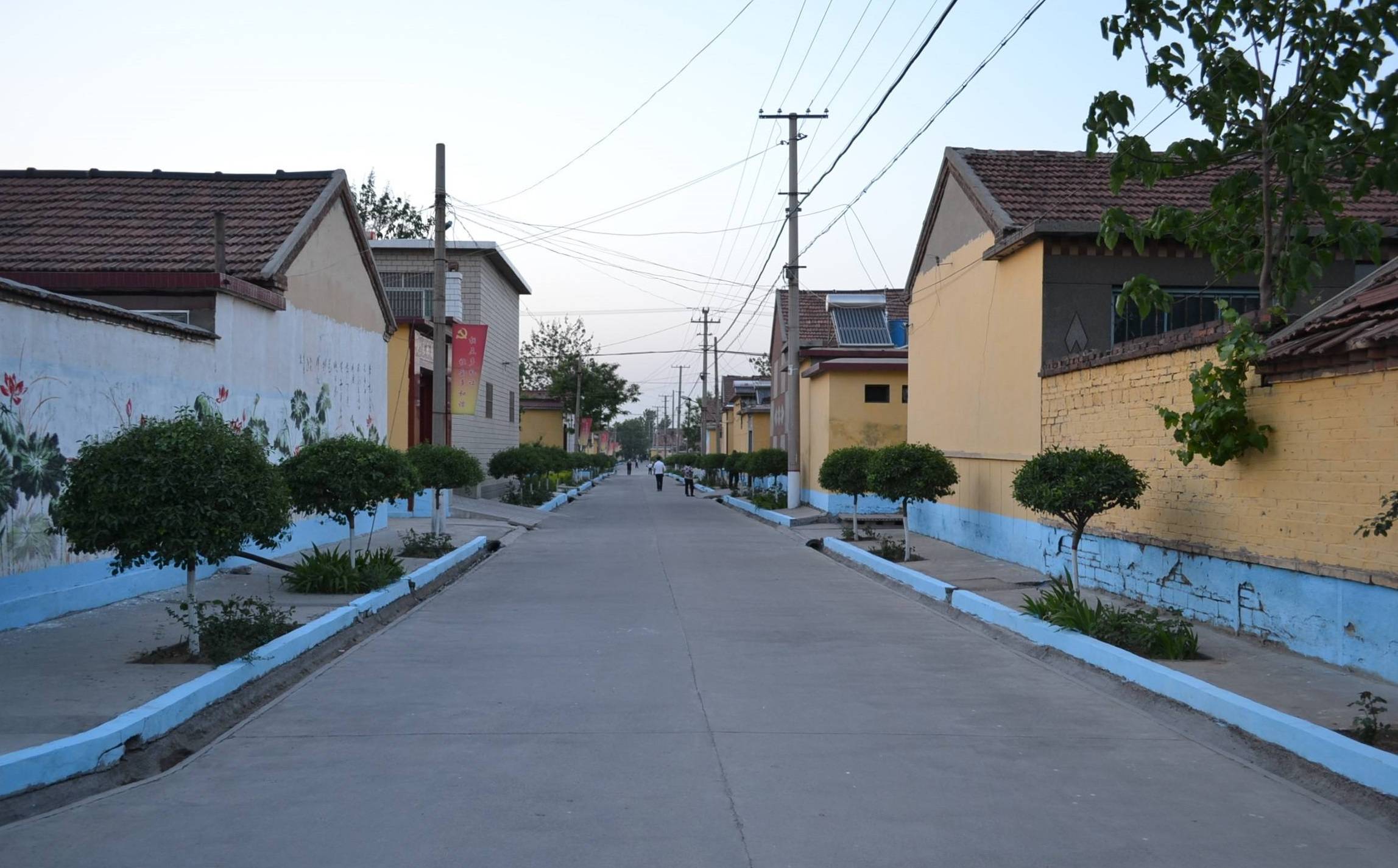 对于农村人来说,如果要领到这个补贴,那就意味着要全面融入城市生活