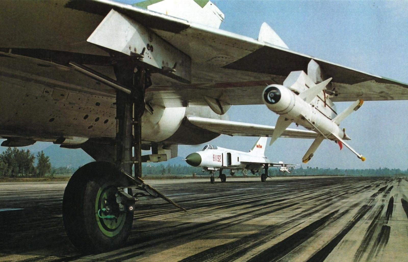 挂载霹雳-8紧急起飞的81192