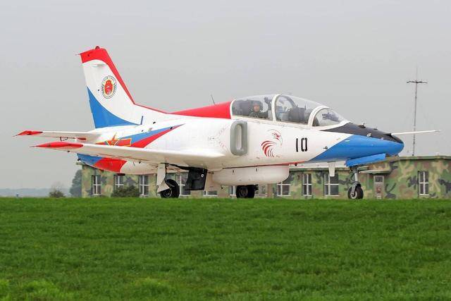 近期,又一款中国战机遭疯抢,它就是比歼-10c还受热捧的k8教练机,这次
