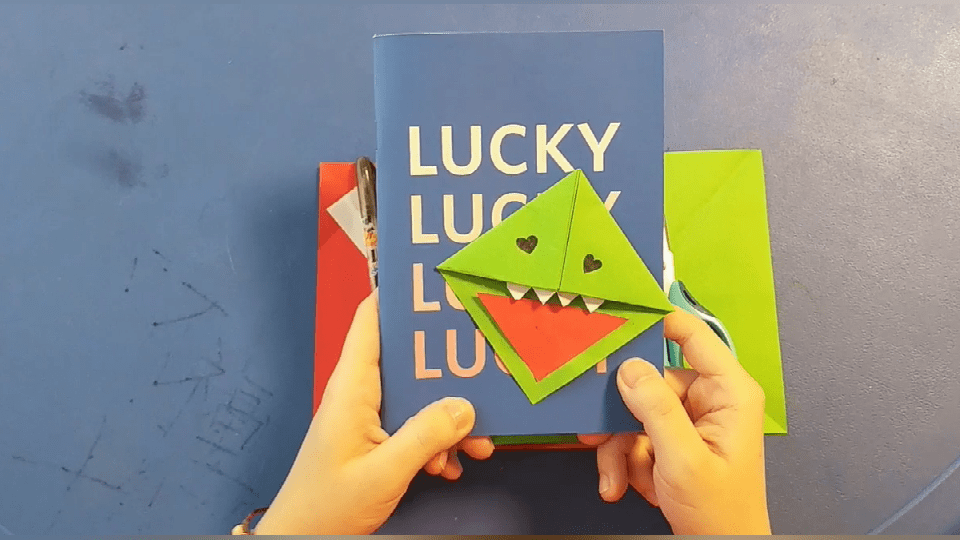 儿童折纸鲨鱼书签