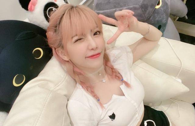 周淑怡给手游充值666元,意外弹出银行短信,粉丝:富婆实锤了