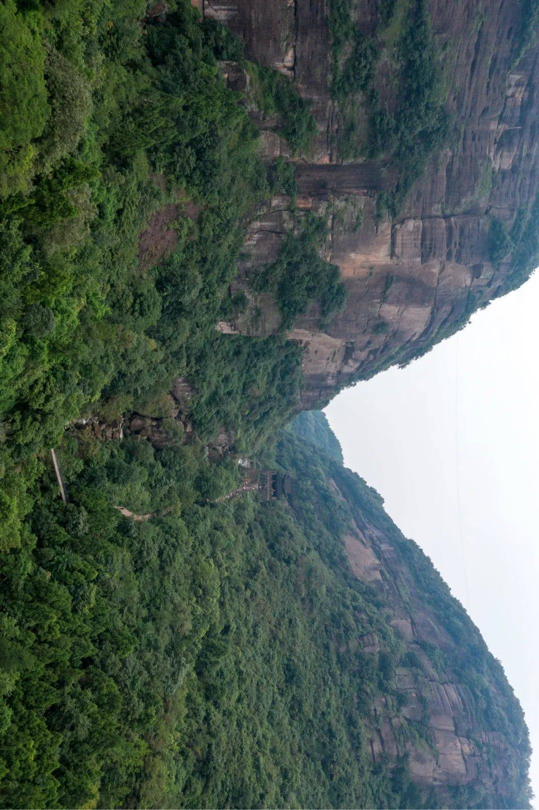 剑门关航拍大场面,来了.(请横屏观看) 一方小院,落于万千碧绿中
