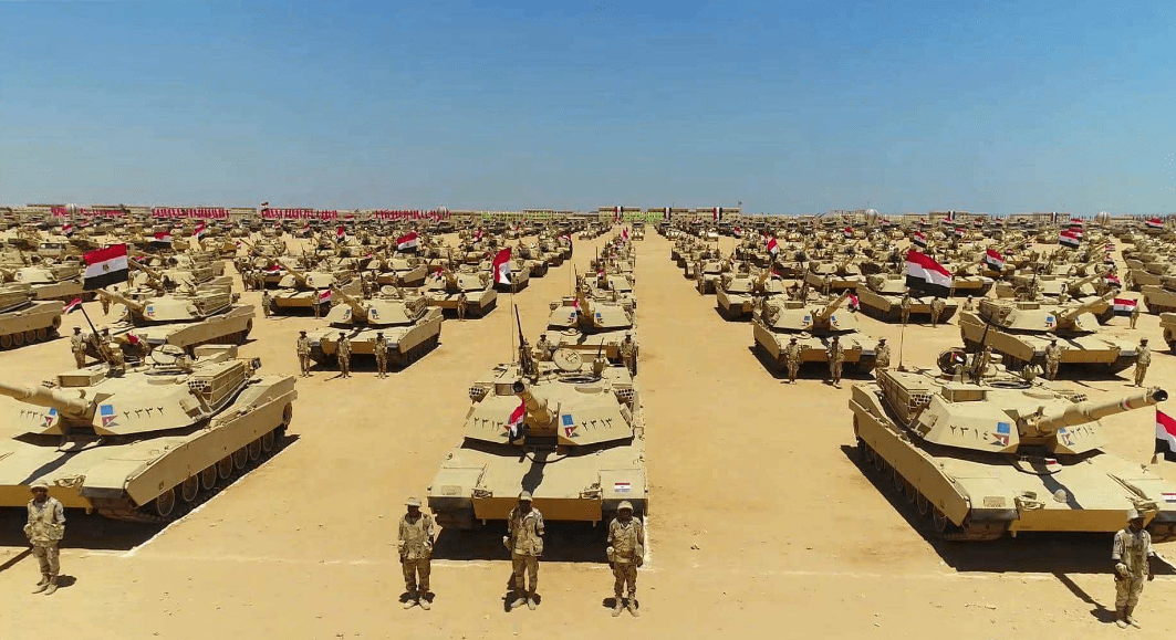 图为埃及陆军装甲集群