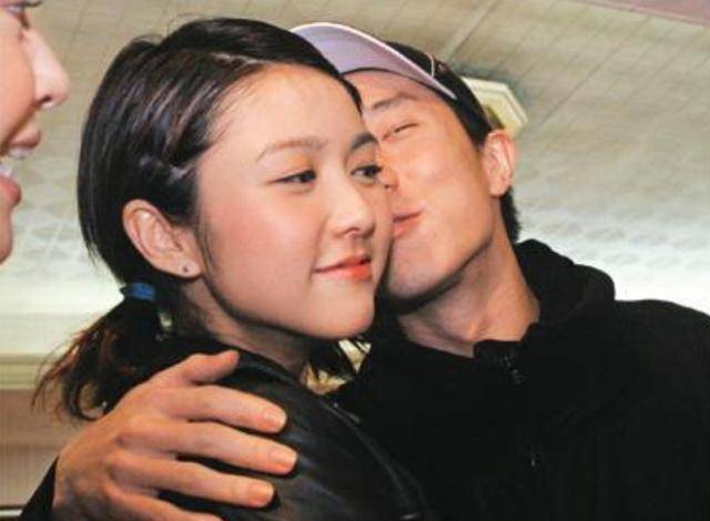 其实在和薛凯琪开始恋爱之前,房祖名和戴佩妮是在一起的.