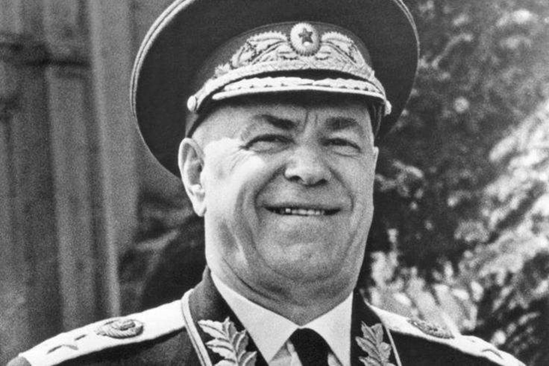 朱可夫是苏联著名军事家,因其在苏德战争中的卓越功勋,被公认为是第二