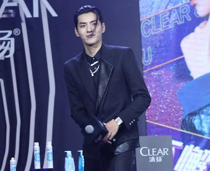 男人过了40岁,建议这四种发型尽量别选,不够大气还挑剔脸型_头发