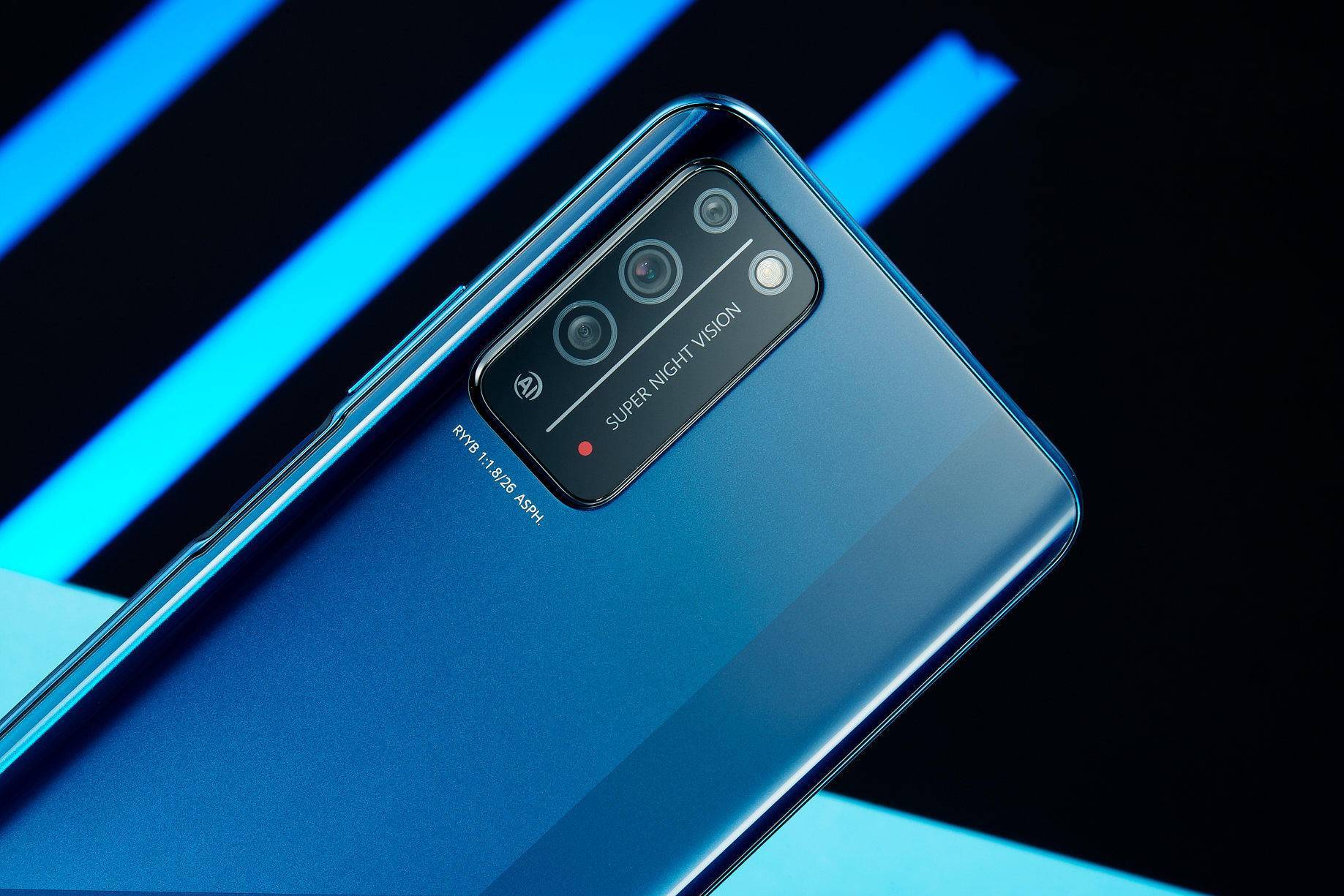 是这款4000万像素高感光镜头,采用的是旗舰级的图像传感器:索尼imx600