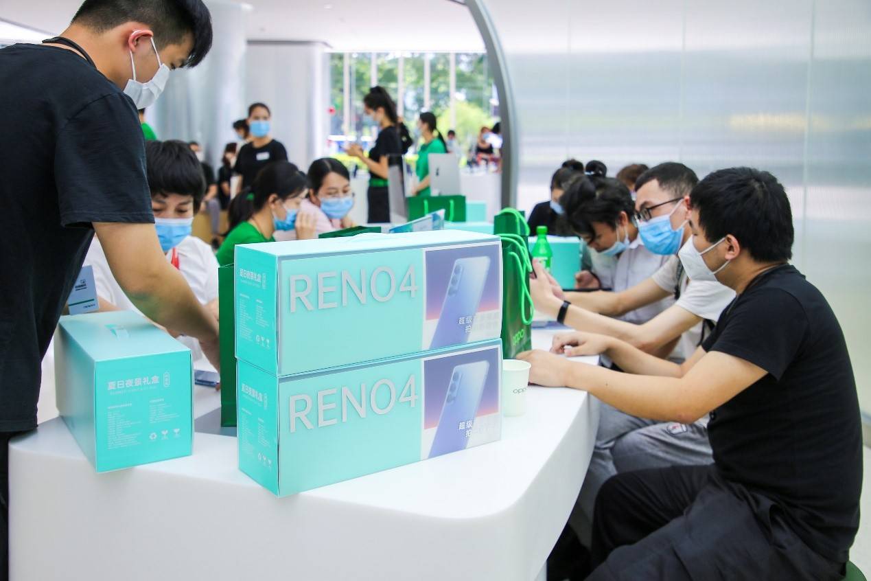opporeno4系列首销火爆来看oppo广州超级旗舰店开业盛景