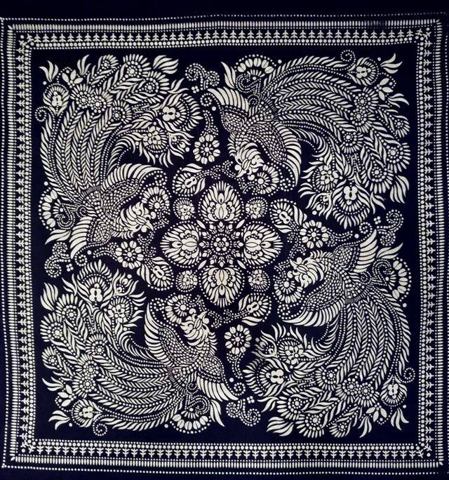 蓝印花布印染技艺是一种靛蓝花布的防染印花方法,染料是从蓼蓝草中