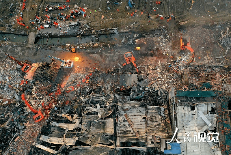 6月14日上午,浙江省温岭市政府就g15沈海高速槽罐车爆炸事故召开新闻