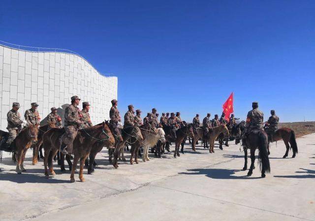 《亮剑》中骑兵连被包围,日军不开枪真实吗?