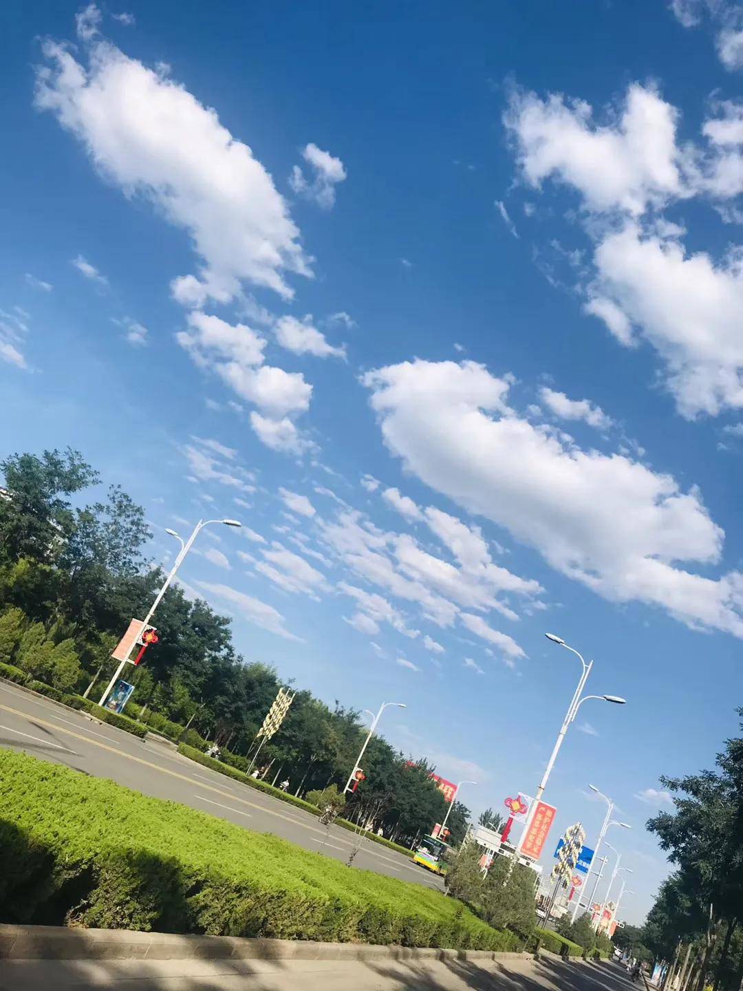 蓝天白云,晴空万里.青铜峡,你还能再美点吗?