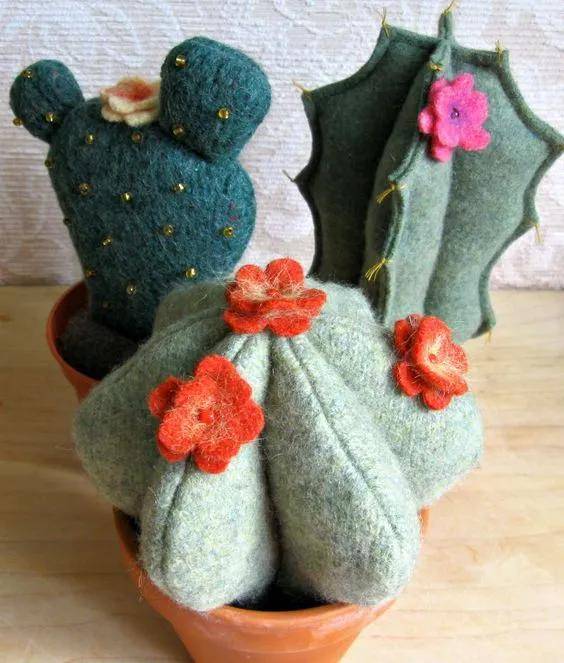 做手工经常会留下很多小材料,比如一些小碎布,不织布,毛毡布一类,而