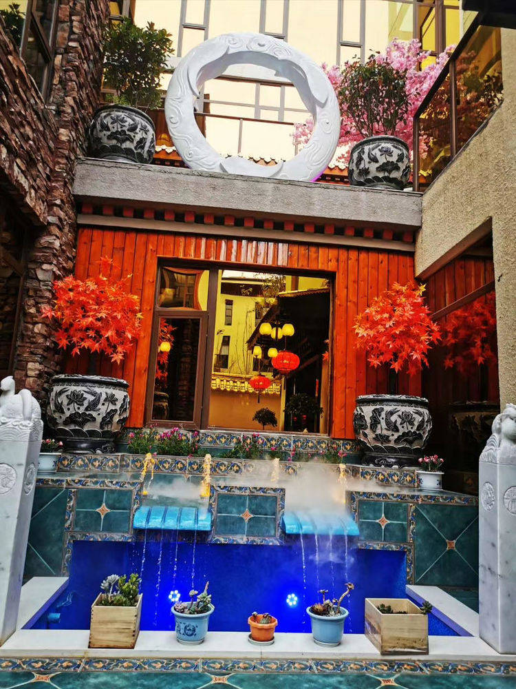 路虎车进藏雷老虎拜佛