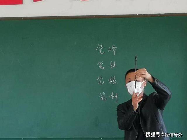 淮安三堡中心小学百草园少年宫:书法班开展毛笔书法教学