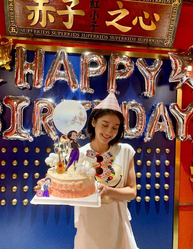 原创张雪迎生日,the9赵小棠虞书欣安崎半夜给她庆生,搞怪表情好有趣