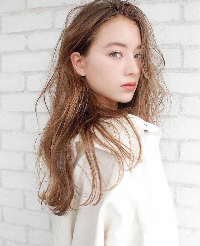 日本混血嫩模"小樱花"清新外表下竟是酷妹子_sakura