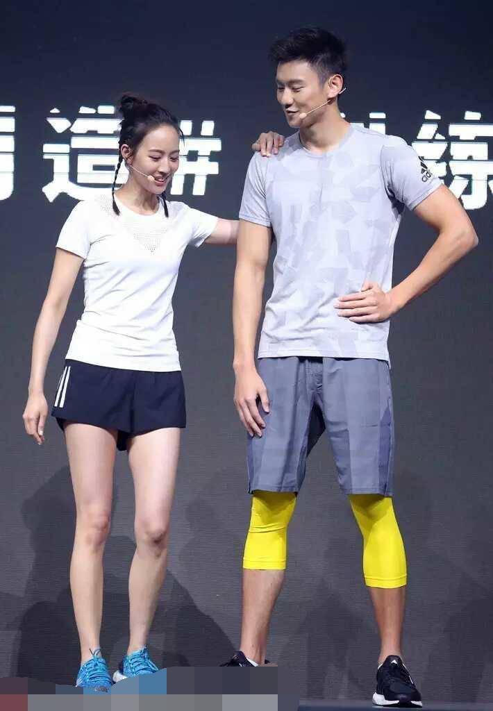 34岁张钧甯和24岁宁泽涛同框俊男靓女好似一对情侣