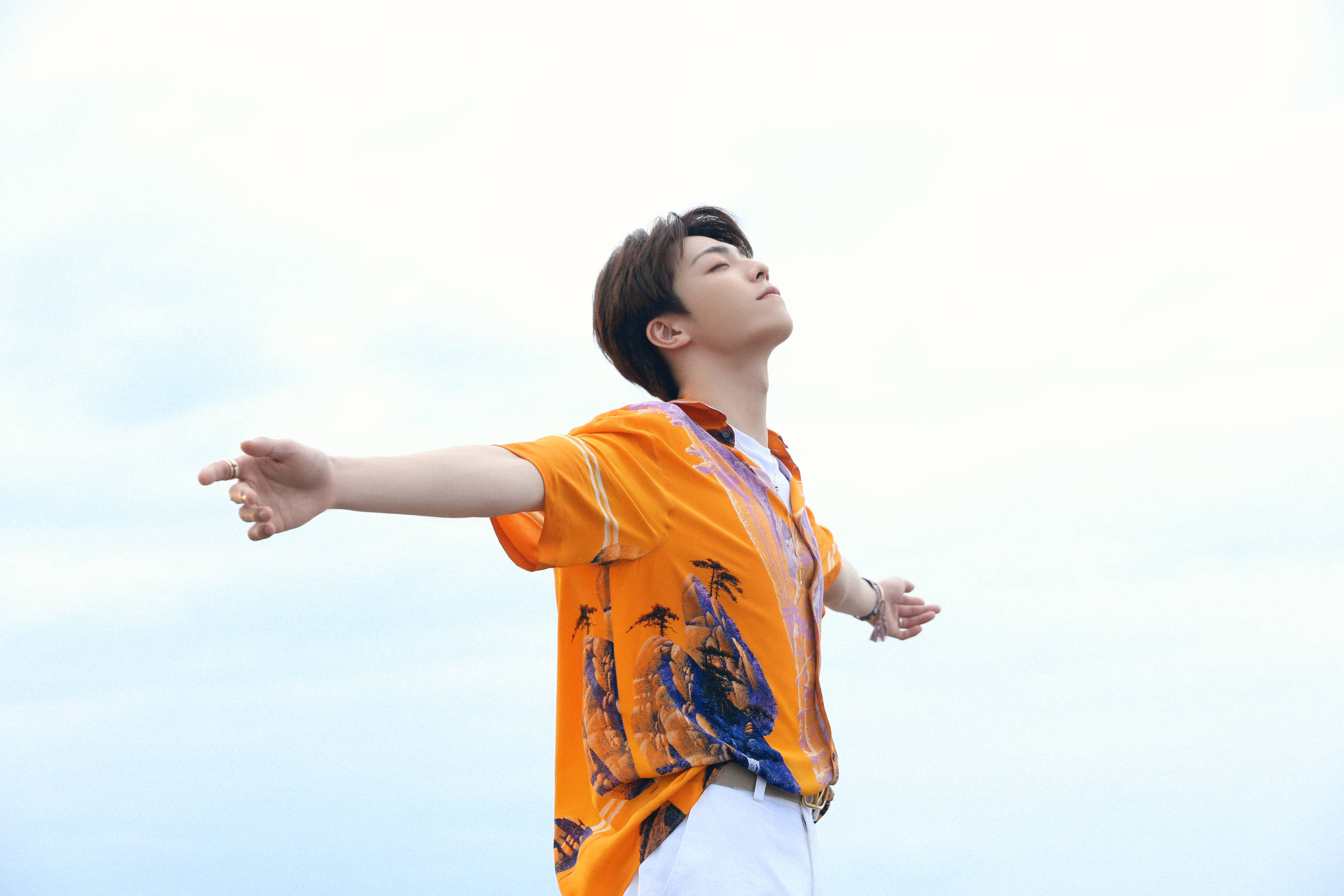 5月29日陈立农全新首张个人专辑《格格不入》正式