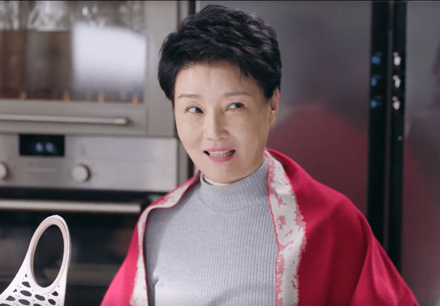 眉开眼笑的周放妈妈