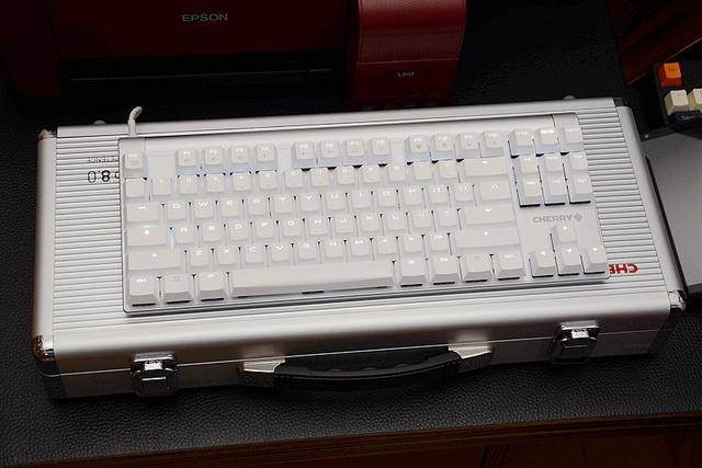 618两千元预算为女票买啥,cherry军火箱套装或许能让你表白成功_键盘