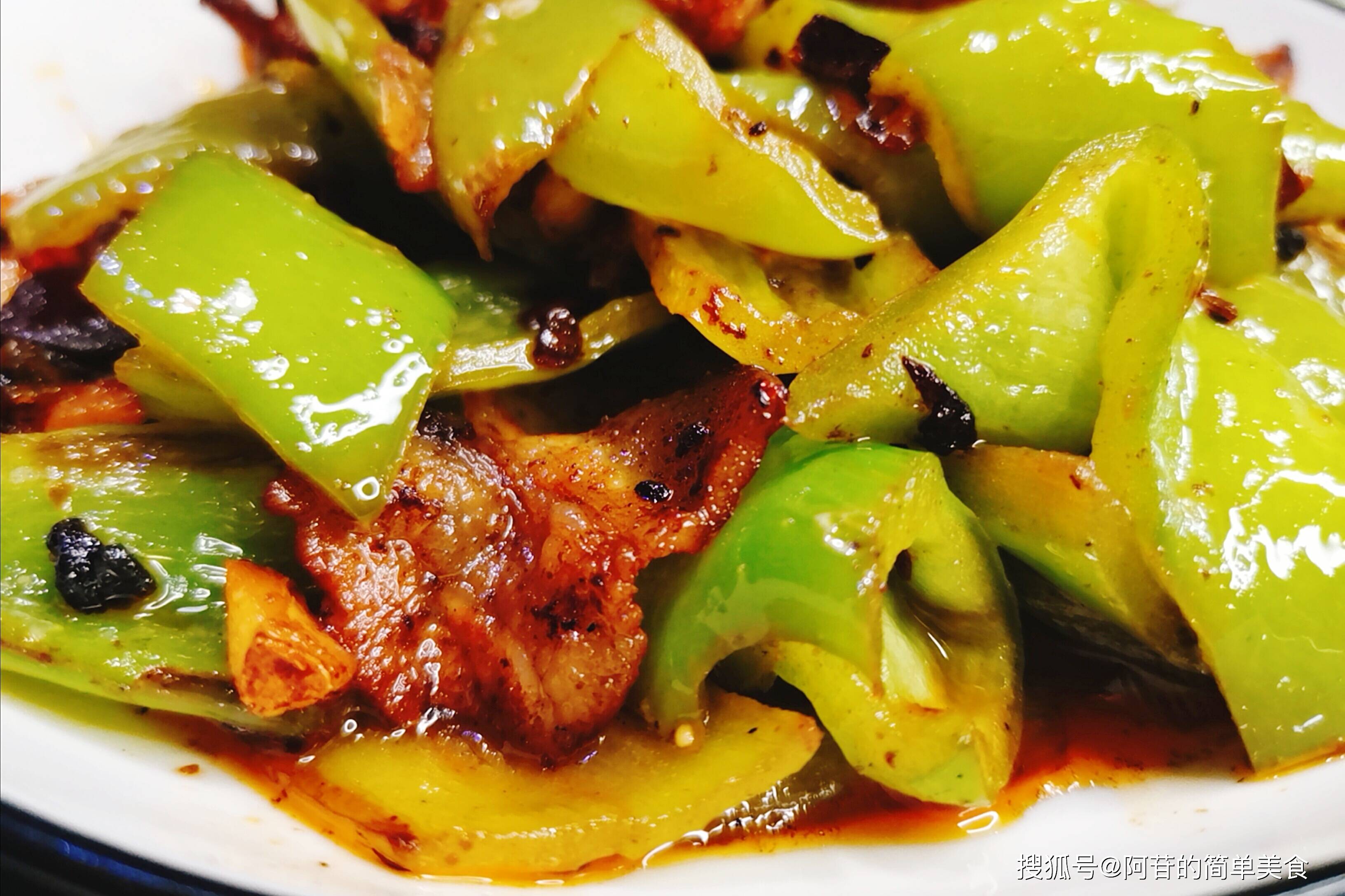 豆豉青椒炒五花,肉肥而不腻,青椒满口生香,美味至极