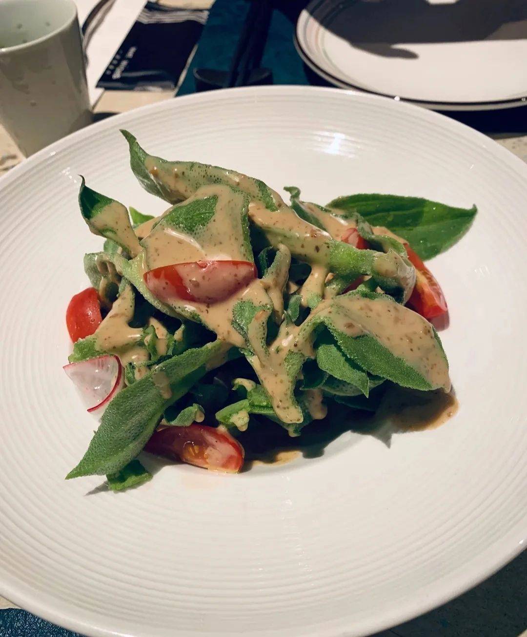 芝麻沙律冰草——68 大片的冰草,配上芝麻沙拉酱,冰草上还有露珠,晶莹