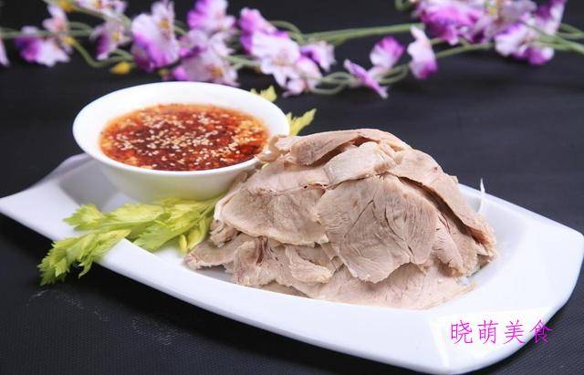 白水猪肉辣烧豆腐香辣鱿鱼花酱油焖鸡酸菜鲈鱼的家常做法