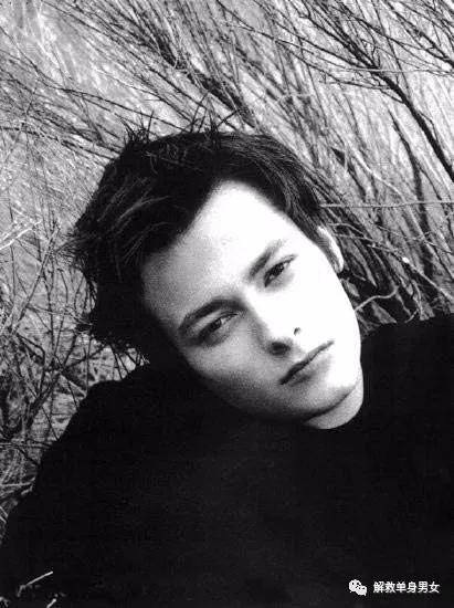 有一种惊呆叫:别搜他过去的照片……_爱德华·弗朗