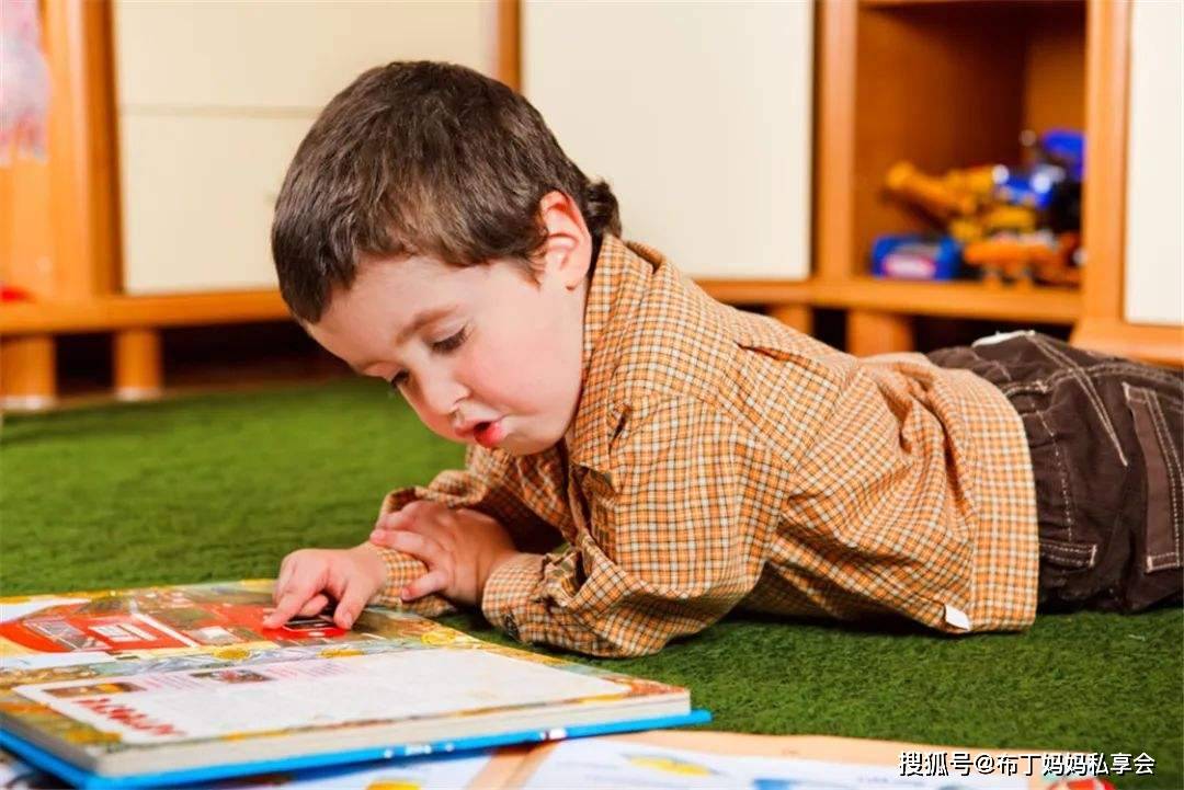 3岁孩子看绘本记不住,家长选择合适方式,培养他们条理性逻辑性