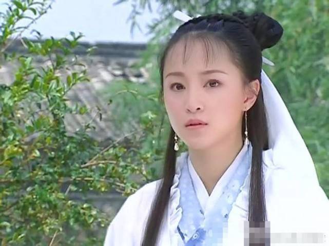 《情深深雨蒙蒙》中红牡丹才是美,换上白衣古装,美得清新温婉